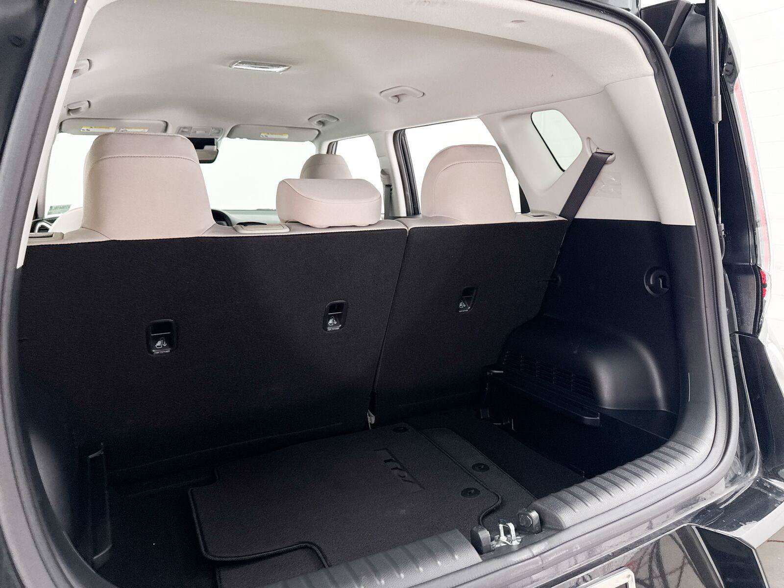 Used 2025 Kia Soul LX w/ LX Technology Package FWD image 30