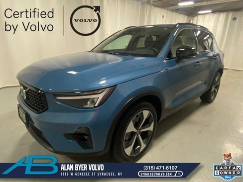 Certified 2025 Volvo XC40 B5 Plus AWD/4WD image 1