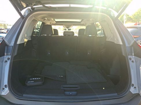 Certified 2023 Nissan Rogue SL w/ SL Premium Package image 28