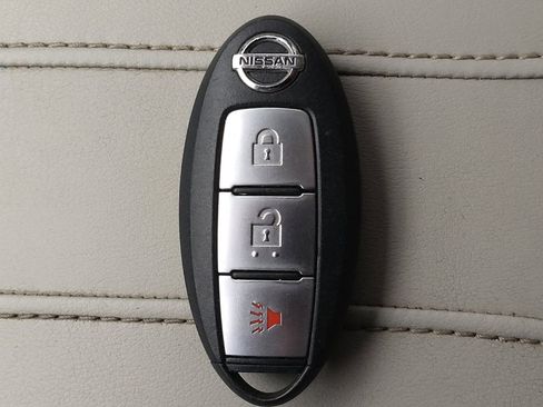 Used 2018 Nissan Rogue Sport SV FWD image 32