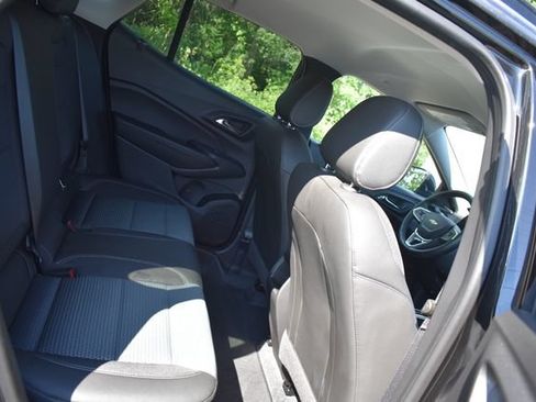 New 2026 Chevrolet Trax LT w/ LT Convenience Package FWD image 14
