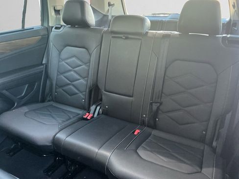 Used 2025 Volkswagen Atlas SE image 13