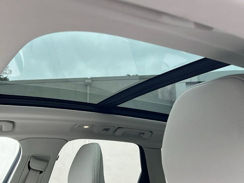 Used 2022 Volvo XC60 B5 Momentum w/ Climate Package image 35