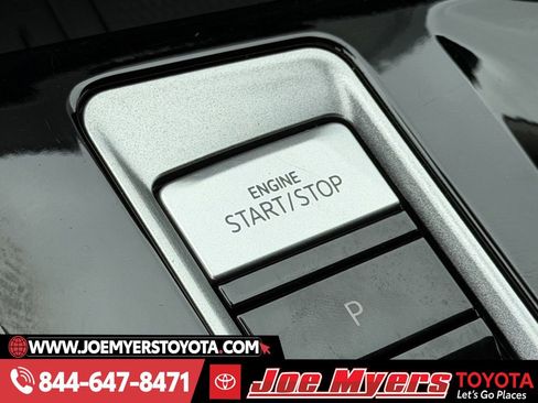 Used 2025 Volkswagen Atlas SE image 20