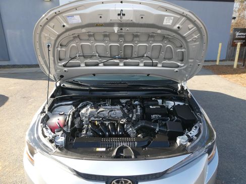 Used 2021 Toyota Corolla LE image 32