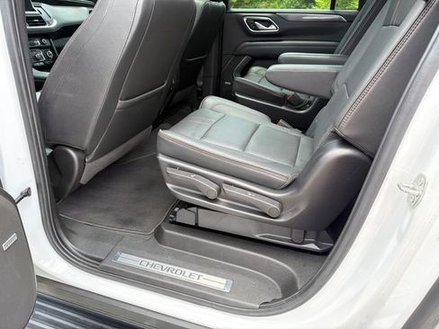 Used 2022 Chevrolet Suburban RST w/ Luxury Package RWD image 21