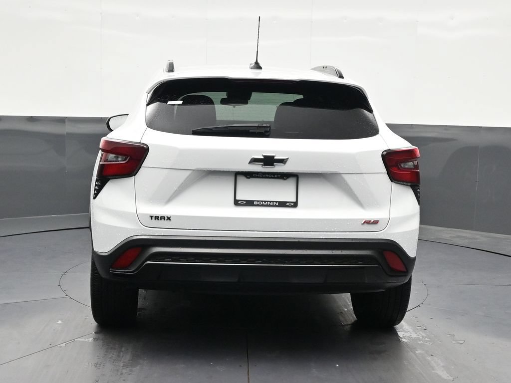 Used 2025 Chevrolet Trax RS FWD image 4