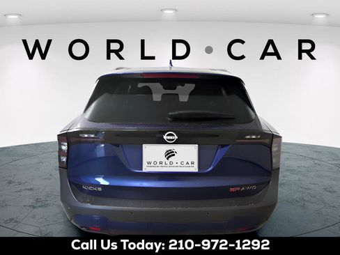 Used 2025 Nissan Kicks SR w/ Illumination Package image 6