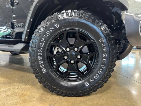 Used 2022 Jeep Gladiator Sport AWD/4WD image 10
