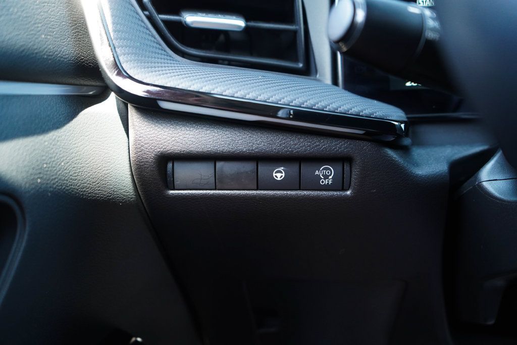 Used 2025 Nissan Kicks SR FWD image 31