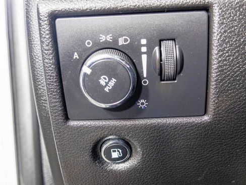 Used 2017 Jeep Grand Cherokee Limited image 27