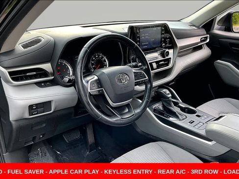 Used 2022 Toyota Highlander LE AWD/4WD image 17