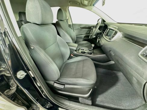 Used 2019 Kia Sorento L FWD image 34