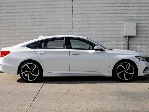 Used 2018 Honda Accord Sport image 6