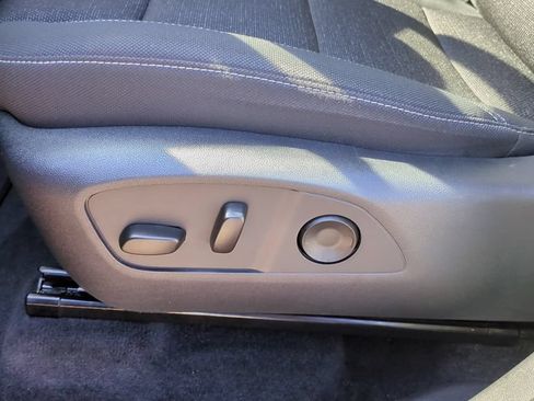 Used 2025 Chevrolet Traverse LT w/ Driver Confidence Package FWD image 12