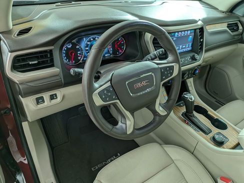 Used 2017 GMC Acadia Denali w/ Technology Package FWD image 11