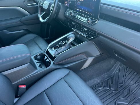 Used 2023 Chevrolet Colorado Z71 w/ Z71 Convenience Package 2 AWD/4WD image 18