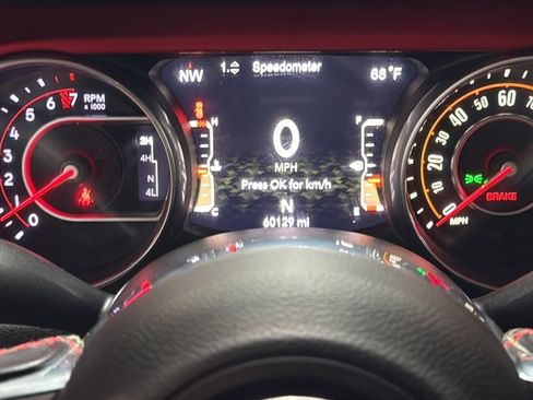 Used 2018 Jeep Wrangler Unlimited Rubicon w/ Dual Top Group AWD/4WD image 27