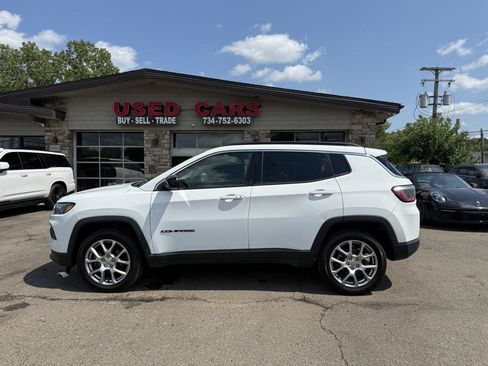 Used 2022 Jeep Compass Latitude AWD/4WD image 8