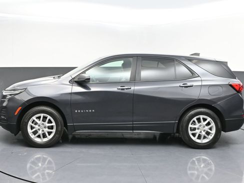 Certified 2022 Chevrolet Equinox LS w/ LS Convenience Package AWD/4WD image 4