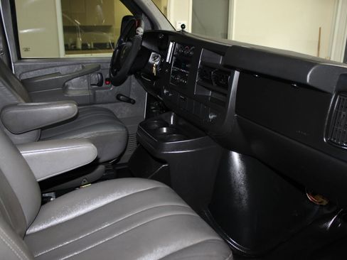 Used 2012 Chevrolet Express 1500 RWD image 18