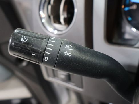 Used 2011 Ford F150 XLT w/ XLT Chrome Pkg image 31