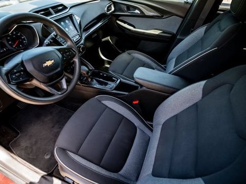 Used 2023 Chevrolet TrailBlazer LT w/ Convenience Package FWD image 7