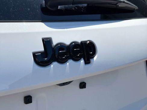 Used 2018 Jeep Grand Cherokee Laredo AWD/4WD image 17