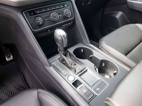 Used 2021 Volkswagen Atlas Cross Sport SE w/ Panoramic Sunroof Package image 25