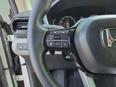 Used 2025 Honda Pilot EX-L image 13
