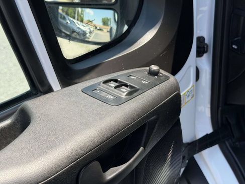 Used 2025 RAM ProMaster 2500 w/ Convenience Group FWD image 18