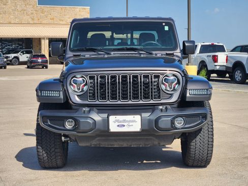 Used 2025 Jeep Gladiator Sport AWD/4WD image 6