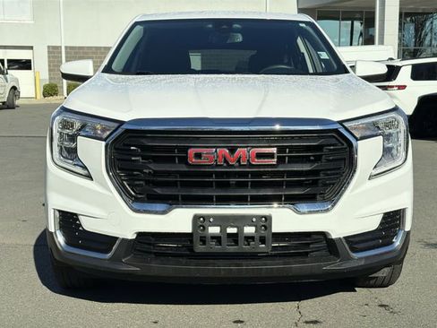 Used 2024 GMC Terrain SLE image 15