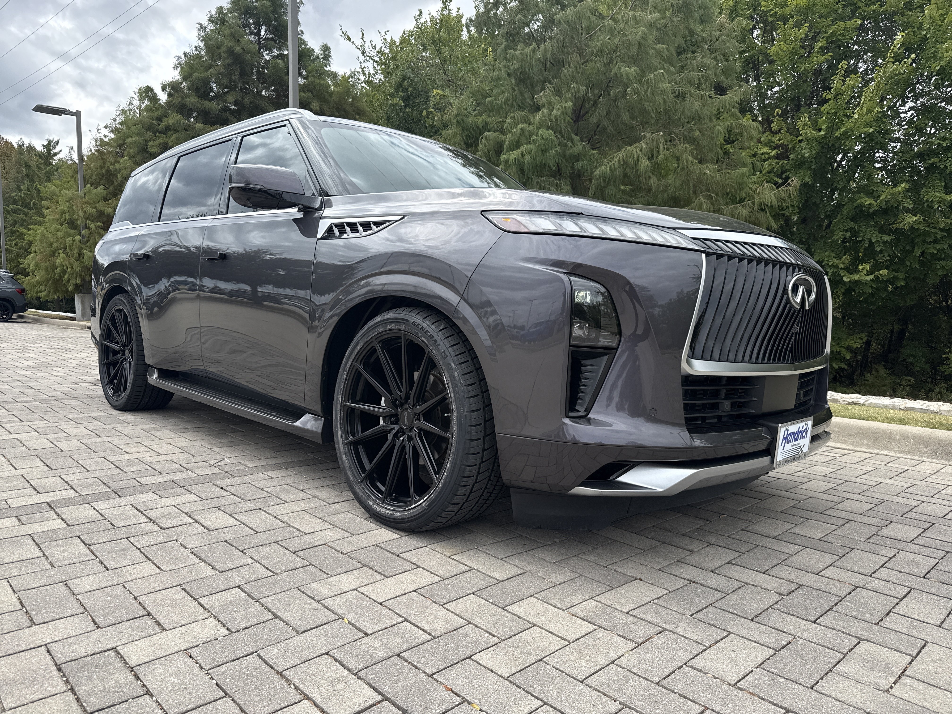 Used 2025 INFINITI QX80 Luxe w/ Cargo Package AWD/4WD image 2