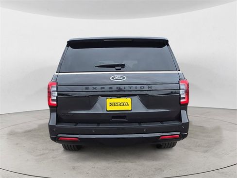 Used 2023 Ford Expedition Limited image 4