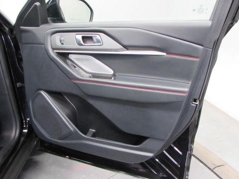 Used 2025 Ford Explorer ST AWD/4WD image 17