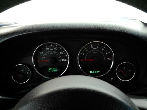 Used 2016 Jeep Wrangler Rubicon w/ Power Convenience Group image 23