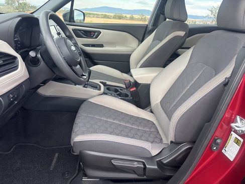 Used 2025 Subaru Forester AWD/4WD image 11