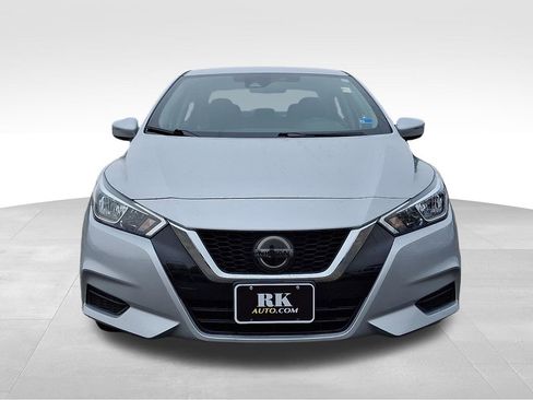 Used 2021 Nissan Versa SV image 2