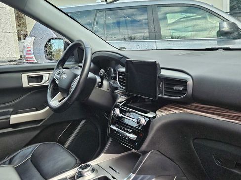 Used 2023 Ford Explorer Limited image 11