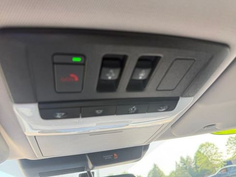 Used 2024 Mitsubishi Outlander AWD image 26