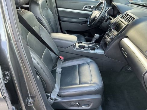 Used 2017 Ford Explorer XLT w/ Equipment Group 202A image 19