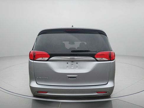 Used 2021 Chrysler Voyager Lxi image 2