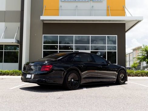 Used 2023 Bentley Flying Spur Azure AWD/4WD image 3
