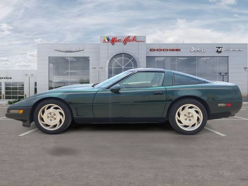 Used 1994 Chevrolet Corvette Coupe RWD image 2