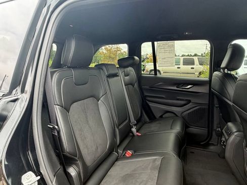 Used 2025 Jeep Grand Cherokee Altitude RWD image 39