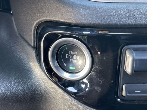 Used 2025 GMC Sierra 1500 Elevation image 17