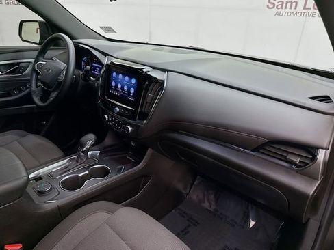 Used 2023 Chevrolet Traverse LT image 32
