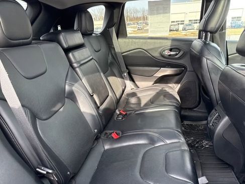 Used 2019 Jeep Cherokee Limited image 13