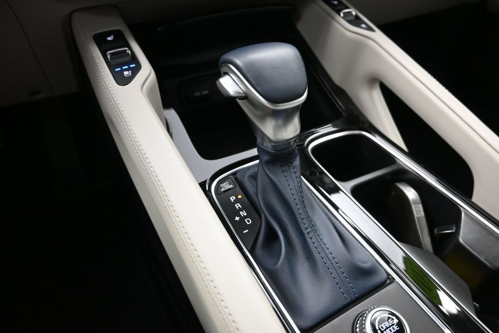 Used 2025 Kia Telluride EX w/ EX Captain's Chair Package FWD image 23